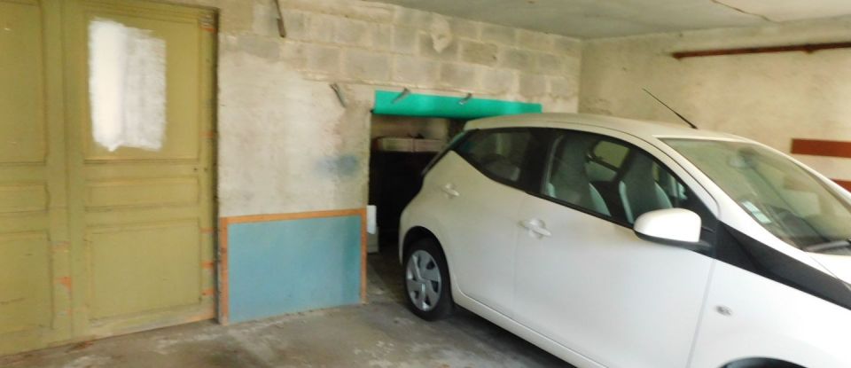 Parking of 70 m² in Lavault-Sainte-Anne (03100)