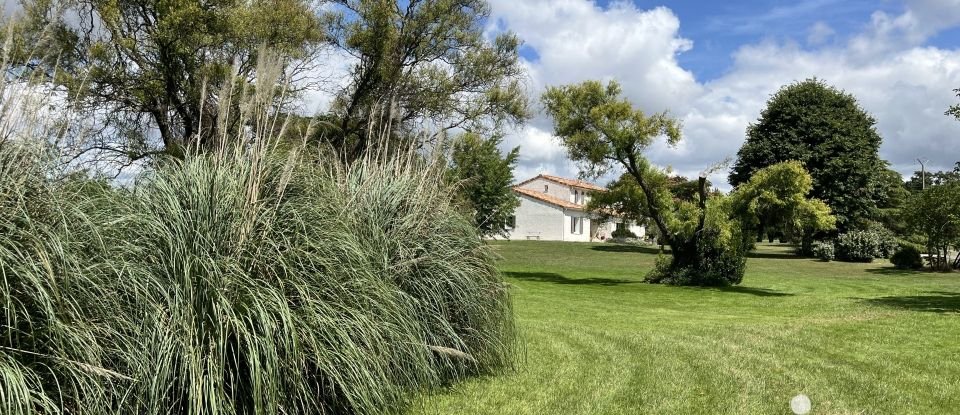 Maison de campagne 6 pièces de 175 m² à Meursac (17120)