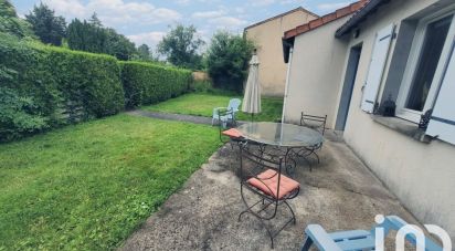 Pavilion 4 rooms of 99 m² in Parthenay (79200)