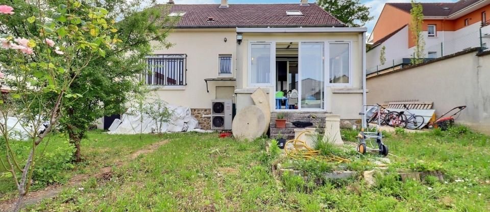 Maison traditionnelle 4 pièces de 114 m² à Grigny (91350)