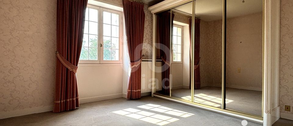 House 6 rooms of 174 m² in Brie-Comte-Robert (77170)