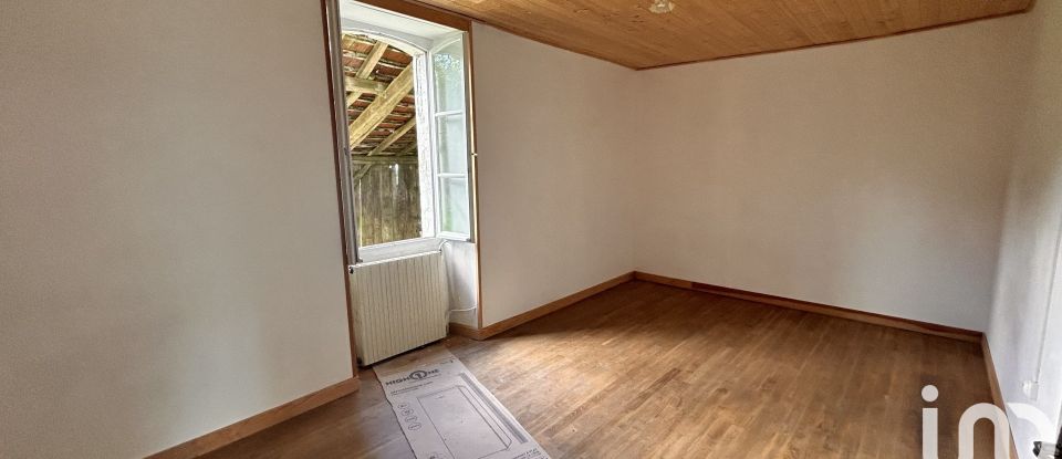 House 4 rooms of 96 m² in Cherves-Châtelars (16310)