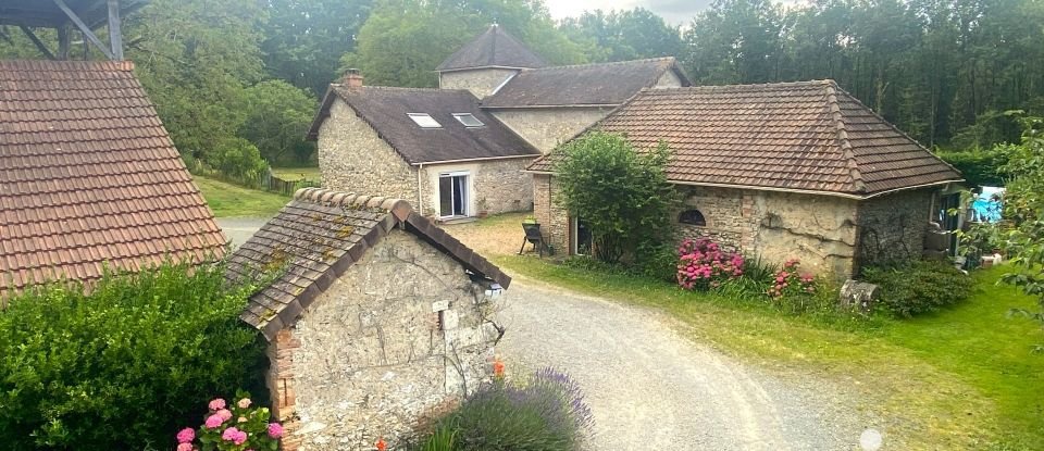 Country house 9 rooms of 230 m² in Thorée-les-Pins (72800)