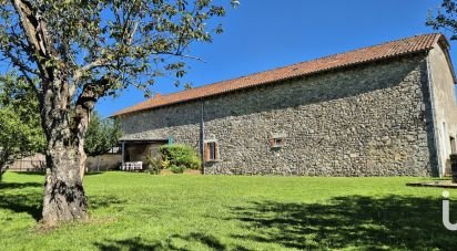 Maison 7 pièces de 310 m² à Saint-Mamet-la-Salvetat (15220)