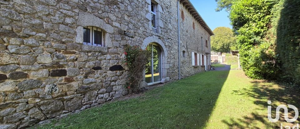 Maison 7 pièces de 310 m² à Saint-Mamet-la-Salvetat (15220)