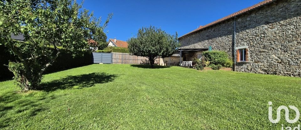 Maison 7 pièces de 310 m² à Saint-Mamet-la-Salvetat (15220)