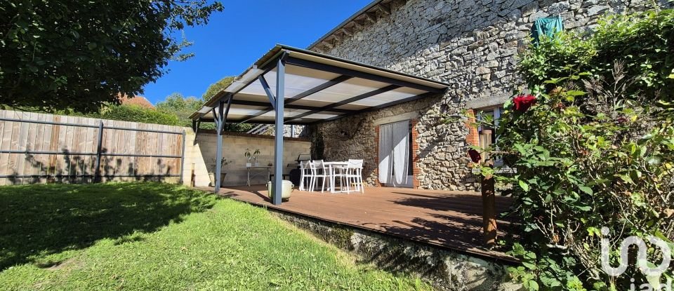 Maison 7 pièces de 310 m² à Saint-Mamet-la-Salvetat (15220)