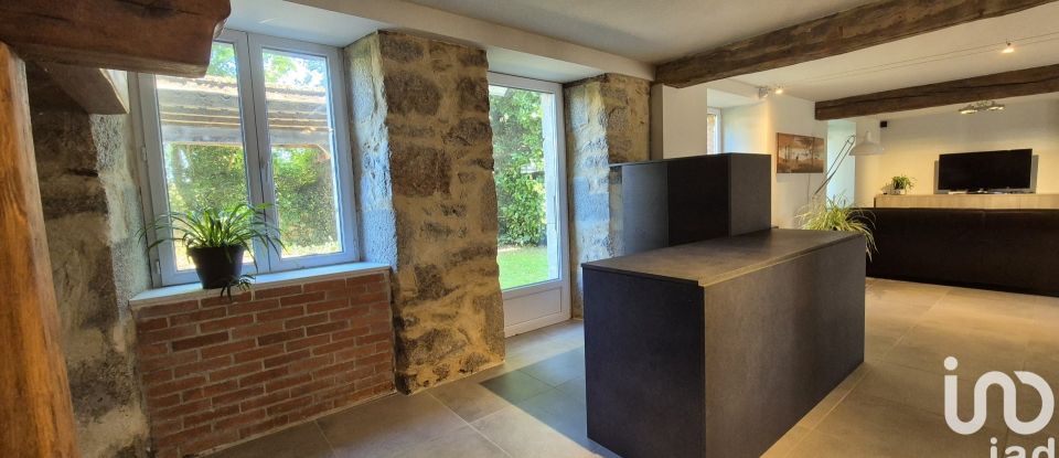 Maison 7 pièces de 310 m² à Saint-Mamet-la-Salvetat (15220)