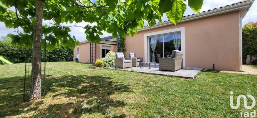 Maison 6 pièces de 146 m² à Frozes (86190)