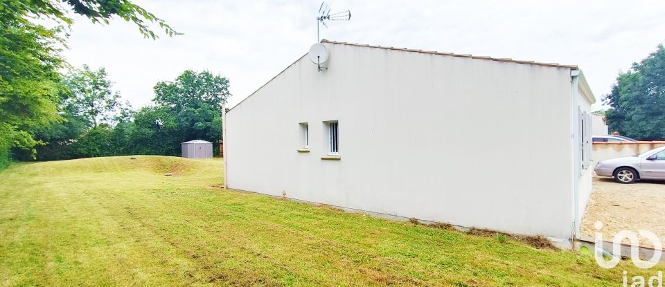 Pavilion 4 rooms of 83 m² in Chantemerle-sur-la-Soie (17380)