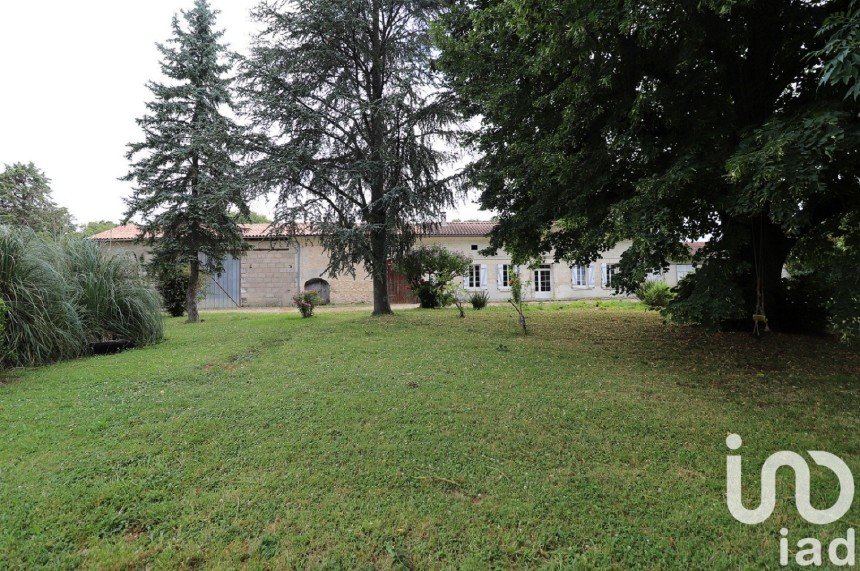 Maison 4 pièces de 127 m² à Chalais (16210)