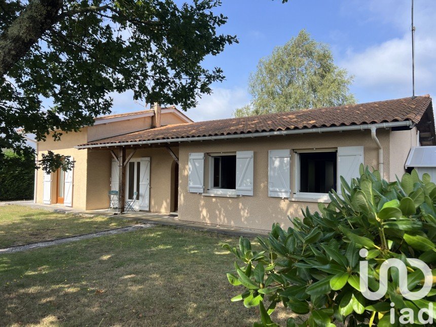 House 5 rooms of 130 m² in Saint-Magne (33125)