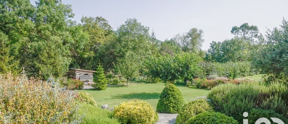 Maison traditionnelle 4 pièces de 190 m² à Villeneuve-de-Berg (07170)