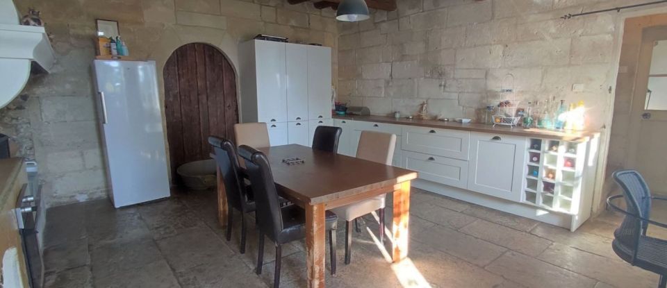 Maison 10 pièces de 450 m² à Beaucaire (30300)