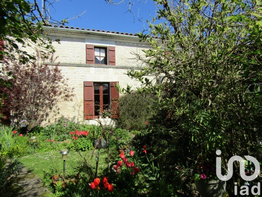 House 8 rooms of 187 m² in Le Gua (17600)