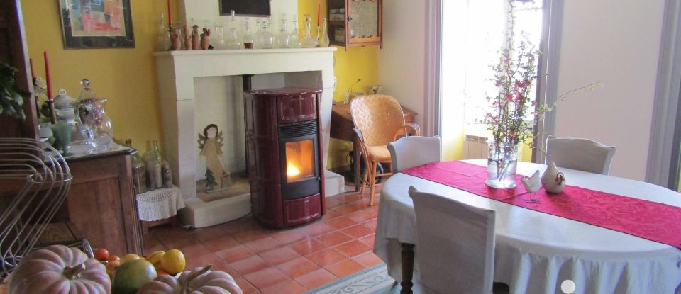 House 8 rooms of 187 m² in Le Gua (17600)