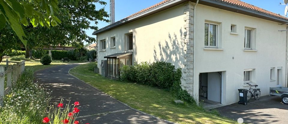 Pavillon 7 pièces de 215 m² à Breuil-Barret (85120)