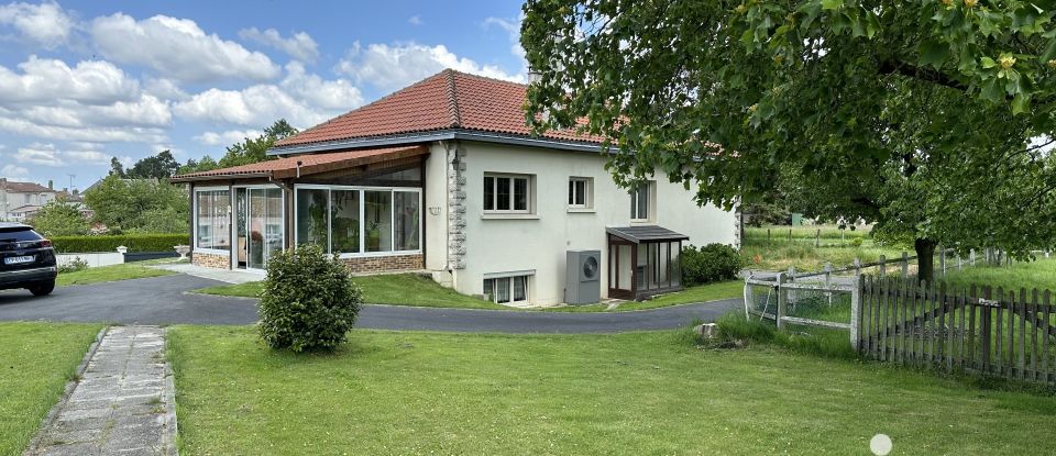 Pavilion 7 rooms of 215 m² in Breuil-Barret (85120)