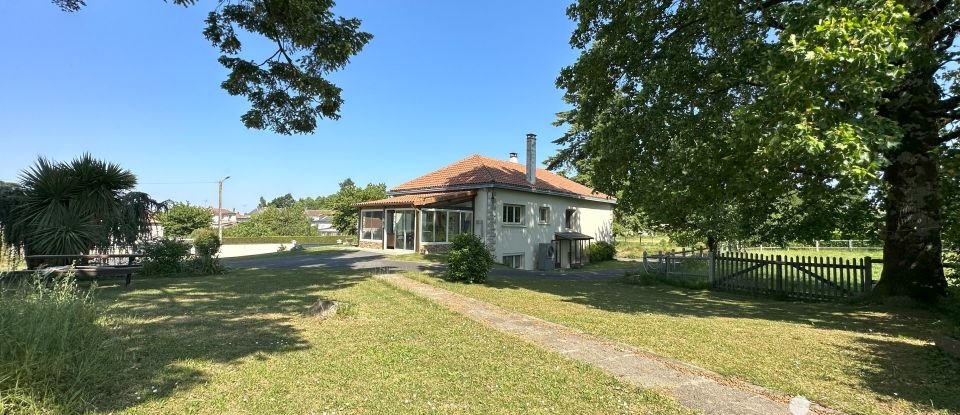 Pavillon 7 pièces de 215 m² à Breuil-Barret (85120)