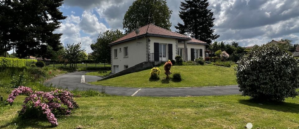 Pavillon 7 pièces de 215 m² à Breuil-Barret (85120)