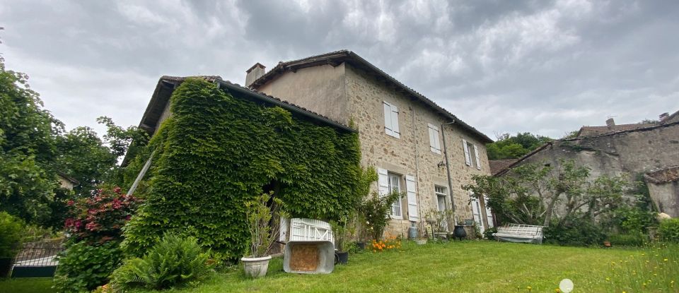 Country house 9 rooms of 227 m² in Marval (87440)