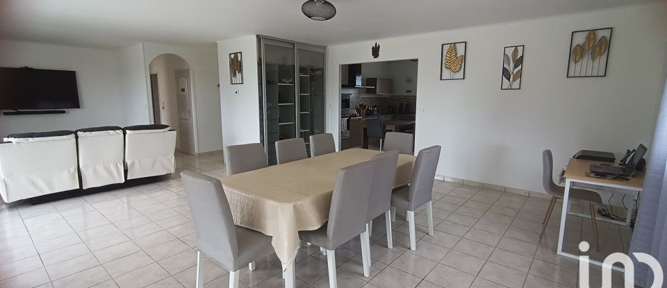 Maison 4 pièces de 120 m² à Plassac (33390)