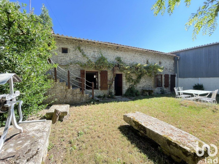 Maison 4 pièces de 100 m² à Vançais (79120)