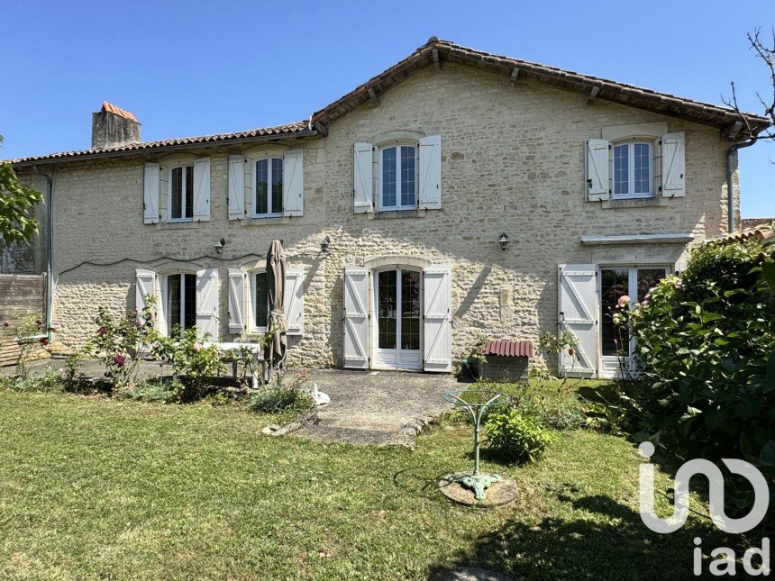 Traditional house 10 rooms of 280 m² in Courcôme (16240)