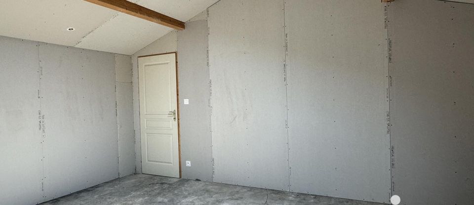 Maison traditionnelle 10 pièces de 280 m² à Courcôme (16240)