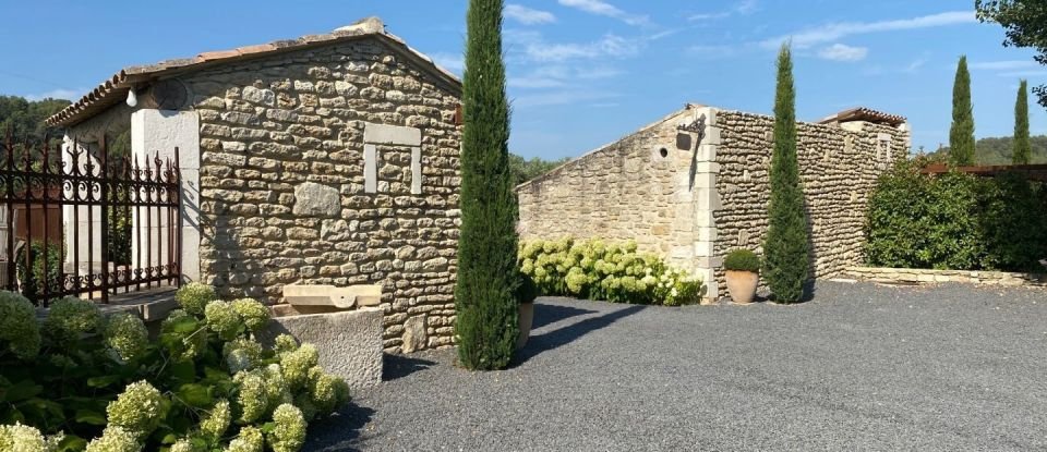 Maison 14 pièces de 420 m² à Gordes (84220)