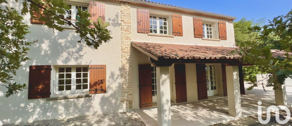 Maison traditionnelle 8 pièces de 189 m² à Saint-Marcel-d'Ardèche (07700)