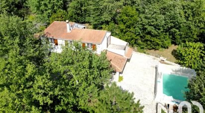 Maison traditionnelle 8 pièces de 189 m² à Saint-Marcel-d'Ardèche (07700)