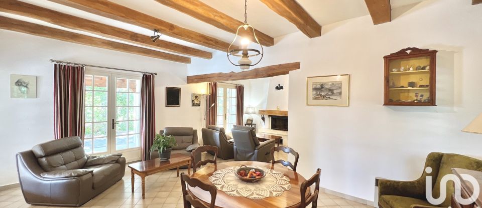 Maison traditionnelle 8 pièces de 189 m² à Saint-Marcel-d'Ardèche (07700)