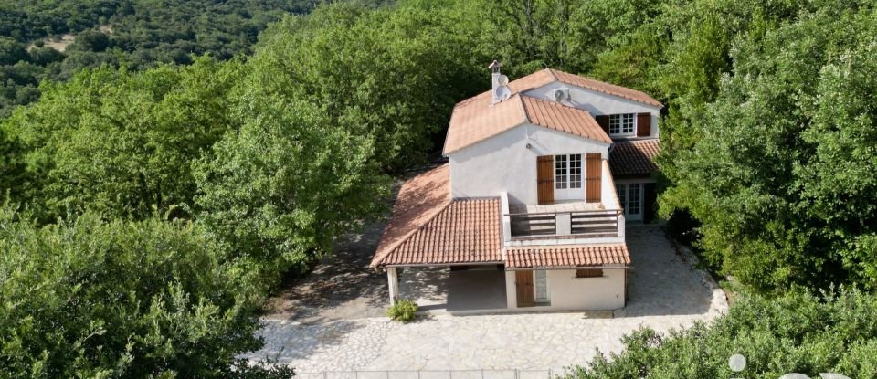 Maison traditionnelle 8 pièces de 189 m² à Saint-Marcel-d'Ardèche (07700)