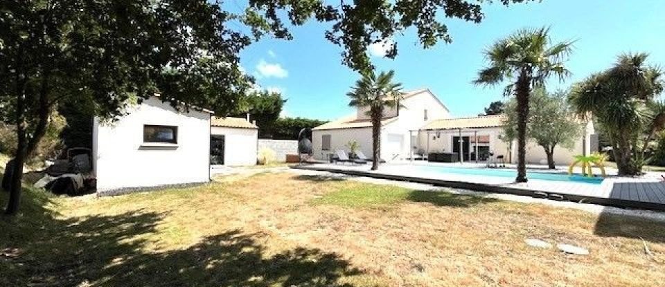 Maison 7 pièces de 150 m² à Sainte-Foy (85150)