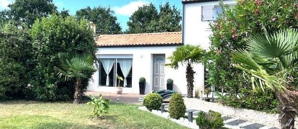 House 7 rooms of 150 m² in Sainte-Foy (85150)