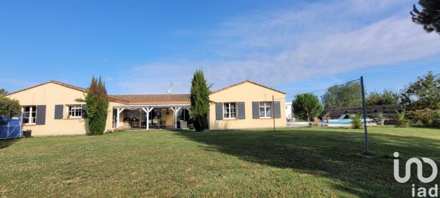 House 8 rooms of 245 m² in Moirax (47310)