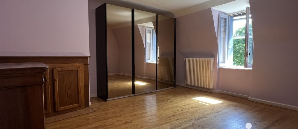 Maison 5 pièces de 102 m² à Sainte-Eulalie-d'Olt (12130)