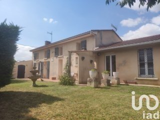 Traditional house 5 rooms of 138 m² in Saint-Trojan (33710)