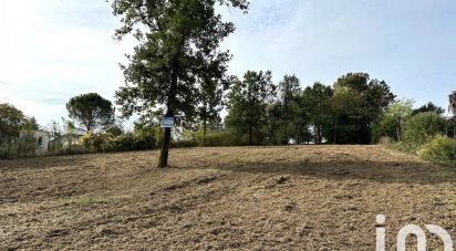 Land of 2,500 m² in Caussade (82300)