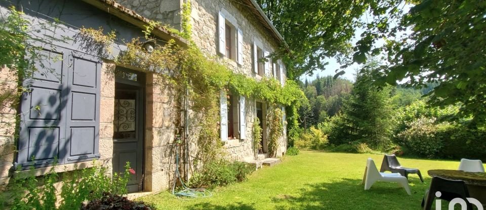 Maison 7 pièces de 150 m² à Chaveroche (19200)