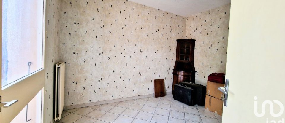 Traditional house 4 rooms of 92 m² in Villemoustaussou (11620)