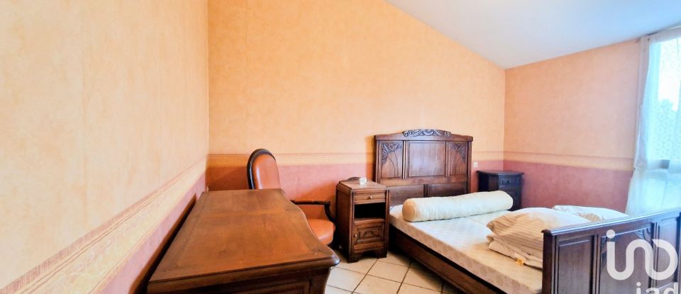 Traditional house 4 rooms of 92 m² in Villemoustaussou (11620)