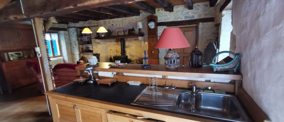 Country house 4 rooms of 118 m² in Peyrat-le-Château (87470)