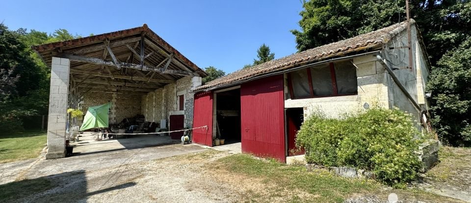 Maison 9 pièces de 257 m² à Villebois-Lavalette (16320)