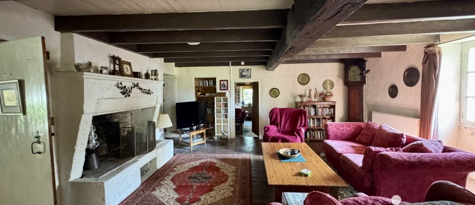 Maison 9 pièces de 257 m² à Villebois-Lavalette (16320)