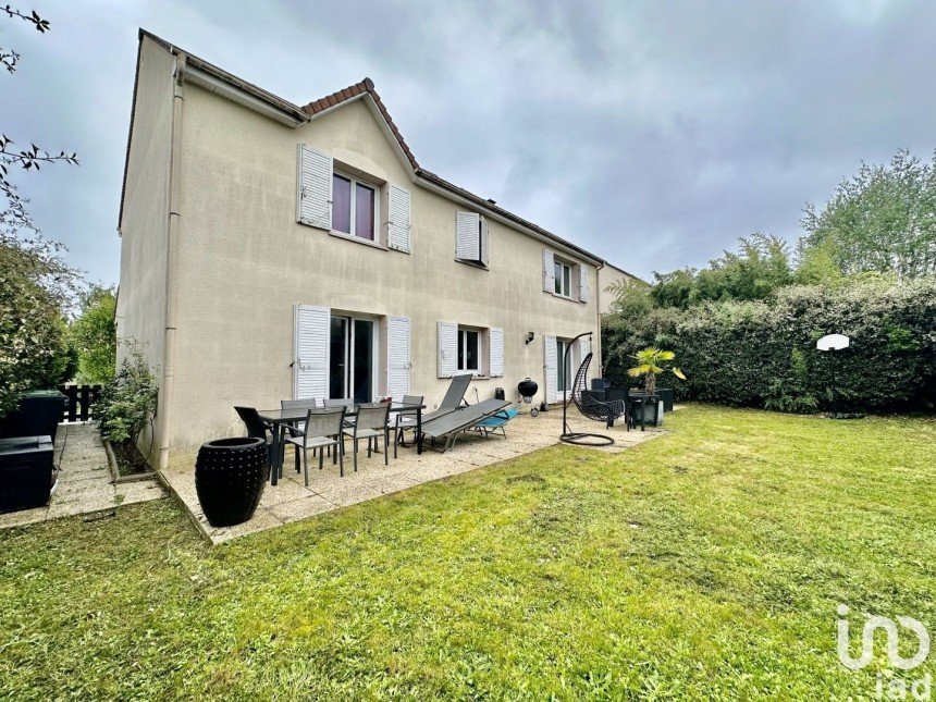 Maison 7 pièces de 156 m² à Groslay (95410)