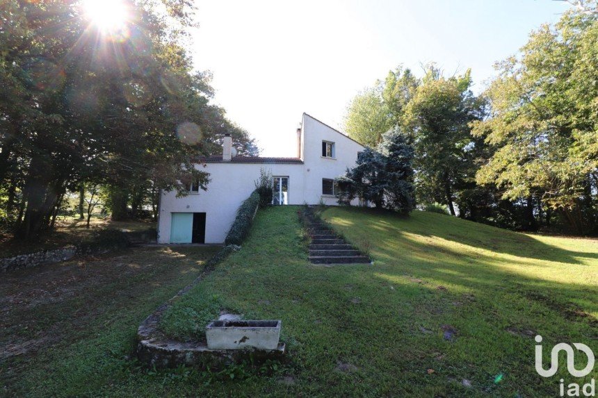 Maison 6 pièces de 115 m² à Touvérac (16360)