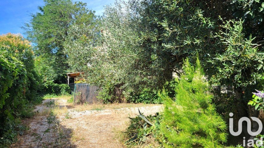 Traditional house 7 rooms of 153 m² in Avignon (84000)