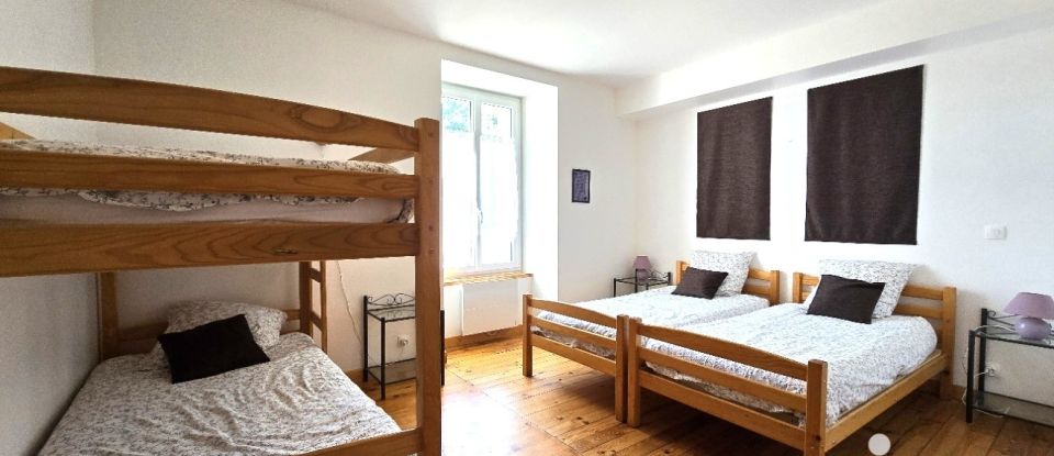 Lodge 30 rooms of 900 m² in Tauves (63690)